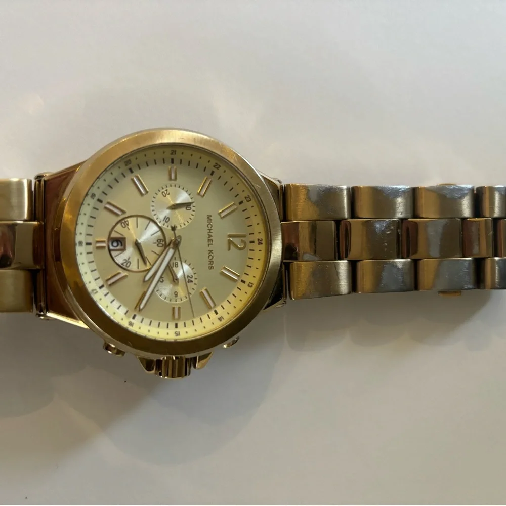 Watch - Picture 2 of 4